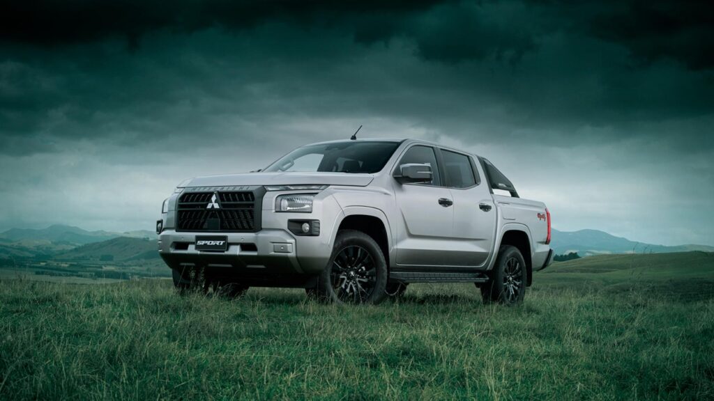 LTD Triton GLX Sport Feature2 1280x720 ScaleWidthWzE4MDBd