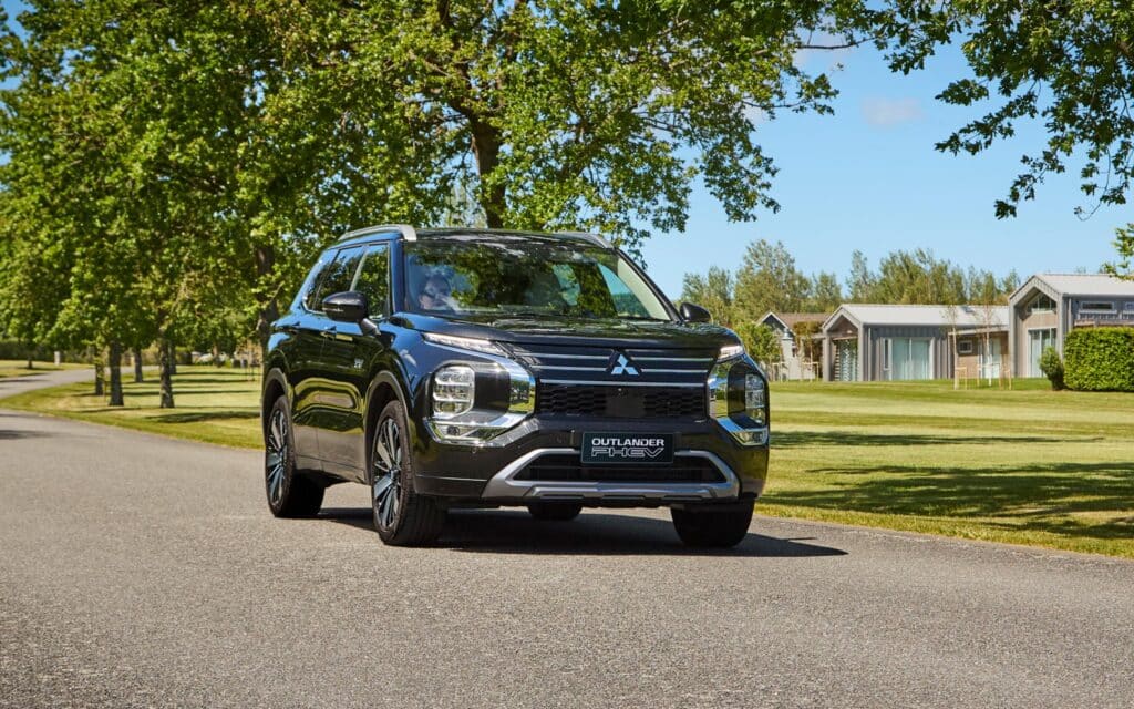 OutPHEV MY24 Driving2 1600x1000 ScaleWidthWzI0MDBd