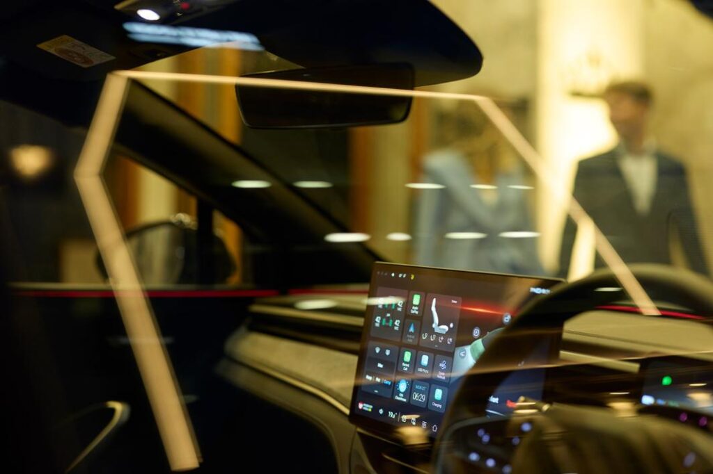 ASX VR e Interior Screen A ScaleWidthWzEwNjRd
