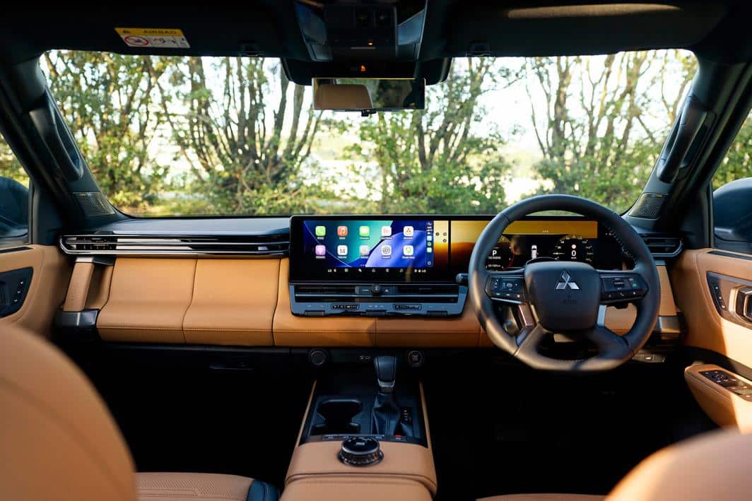 Pajero Exceed Cockpit ScaleWidthWzEwNjRd 1