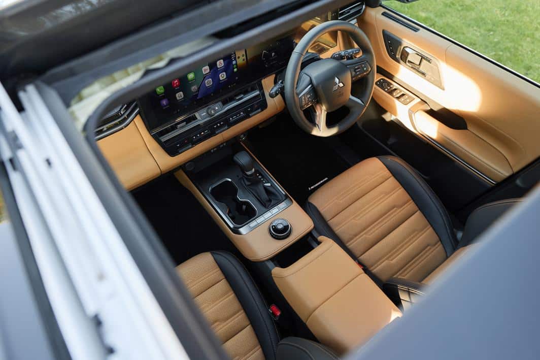 Pajero Exceed Overhead Cockpit ScaleWidthWzEwNjRd 1