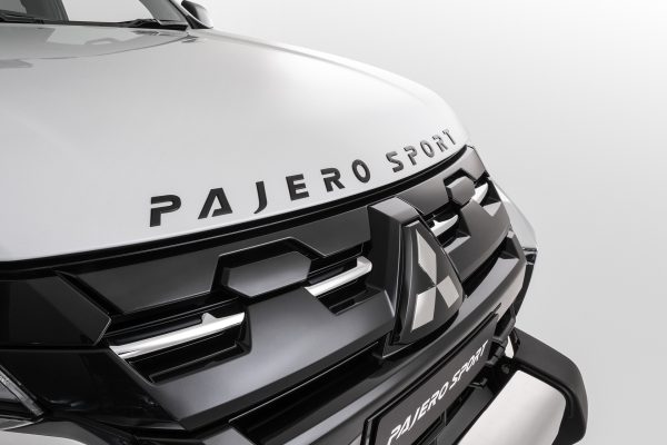 Paajero Sport HOOD EMBLEM (BLACK)